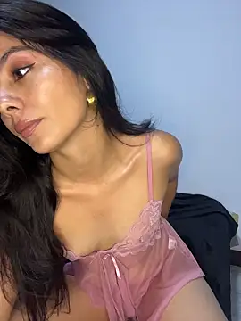 Snapshot of SaraMistick chatting on 25, 11, 2025 SaraMistick online show from 25, 11, 2025