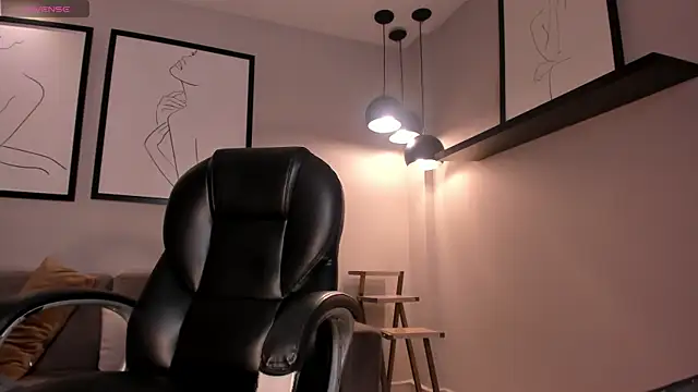 EmilyJohnsonX1 online show from 18, 11, 2025