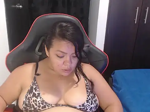 Snapshot of emily_sexxx chatting on 13, 10, 2025 emily sexxx online show from 13, 10, 2025