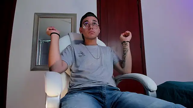 Snapshot of ColeCruz chatting on 9, 10, 2025 ColeCruz online show from 9, 10, 2025