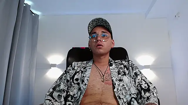 Snapshot of ColeCruz chatting on 20, 10, 2025 ColeCruz online show from 20, 10, 2025