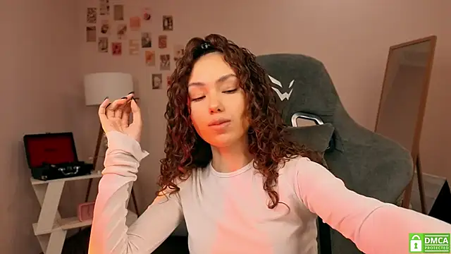 Snapshot of branchwithflowerss chatting on 31, 10, 2025 branchwithflowerss online show from 31, 10, 2025