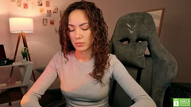 Snapshot of branchwithflowerss chatting on 5, 11, 2025 branchwithflowerss online show from 5, 11, 2025