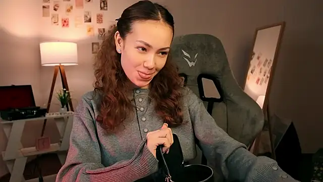 Snapshot of branchwithflowerss chatting on 24, 11, 2025 branchwithflowerss online show from 24, 11, 2025