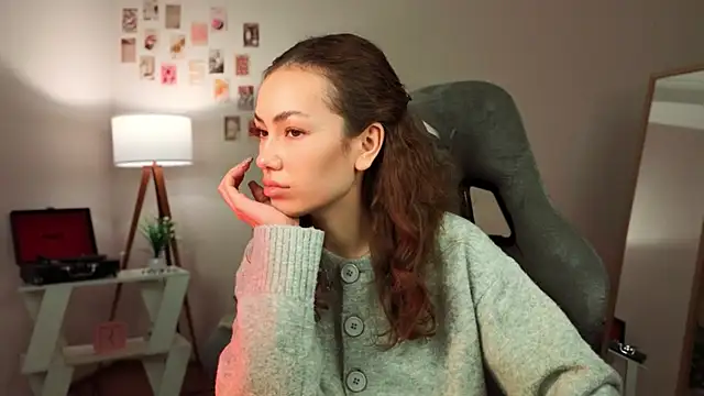 Snapshot of branchwithflowerss chatting on 16, 12, 2025 branchwithflowerss online show from 16, 12, 2025