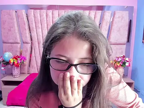 Snapshot of sarah_sweett_ chatting on 4, 10, 2025 sarah sweett online show from 4, 10, 2025