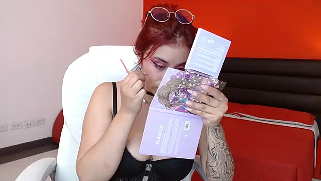 Snapshot of Lulove_ chatting on 9, 10, 2025 Lulove online show from 9, 10, 2025