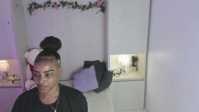 Snapshot of GigiMane chatting on 7, 10, 2025 GigiMane online show from 7, 10, 2025