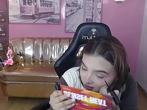 mia foster t online show from 7, 11, 2025