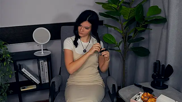 Snapshot of BettieBourque chatting on 3, 10, 2025 BettieBourque online show from 3, 10, 2025