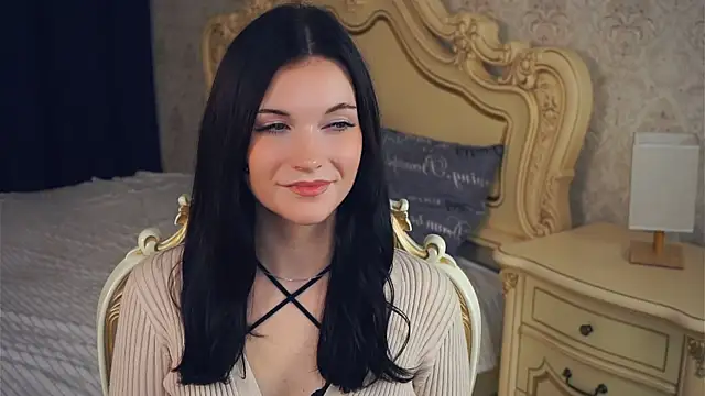 Snapshot of BettieBourque chatting on 8, 10, 2025 BettieBourque online show from 8, 10, 2025