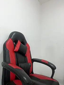 Snapshot of Olivia_Rousett chatting on 25, 11, 2025 Olivia Rousett online show from 25, 11, 2025