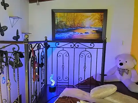 Zulyhenao online show from 4, 12, 2025