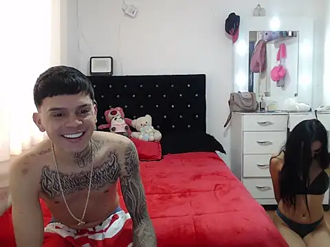 Snapshot of Julieta_and_james chatting on 8, 10, 2025 Julieta and james online show from 8, 10, 2025