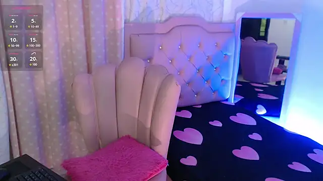 Snapshot of nikki_skinny_ chatting on 11, 10, 2025 nikki skinny online show from 11, 10, 2025