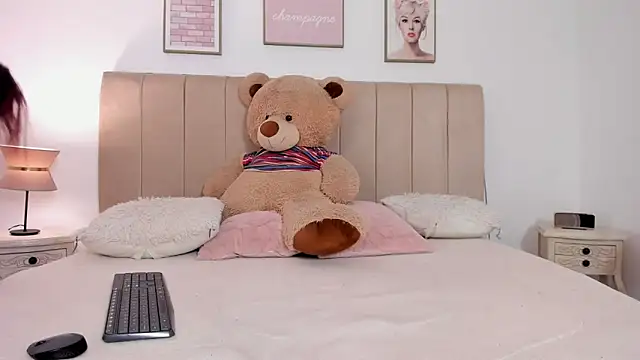 Snapshot of sam_von_tess chatting on 16, 10, 2025 sam von tess online show from 16, 10, 2025