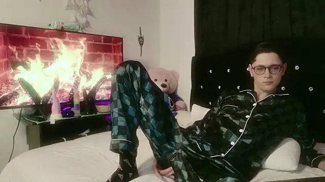 Tyler cat online show from 26, 10, 2025