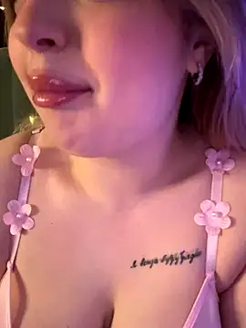 Snapshot of KellyMoors chatting on 16, 12, 2025 KellyMoors online show from 16, 12, 2025