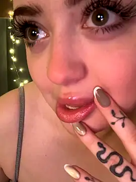 Snapshot of KellyMoors chatting on 22, 12, 2025 KellyMoors online show from 22, 12, 2025