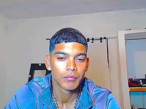 Snapshot of theMyke101 chatting on 10, 5, 2026 theMyke101 online show from 10, 5, 2026