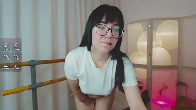 Snapshot of Avelyne_ chatting on 10, 11, 2025 Avelyne online show from 10, 11, 2025