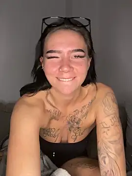 YoungZoexx online show from 4, 11, 2025