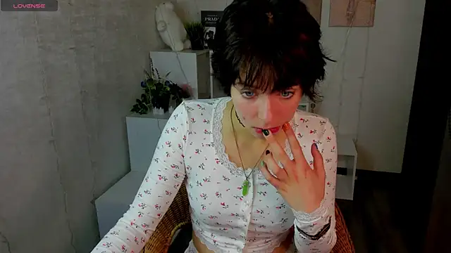 Sara Frayer online show from 8, 10, 2025