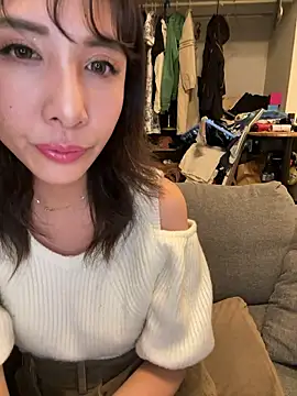 Snapshot of rena_rena_rena chatting on 29, 10, 2025 rena rena rena online show from 29, 10, 2025