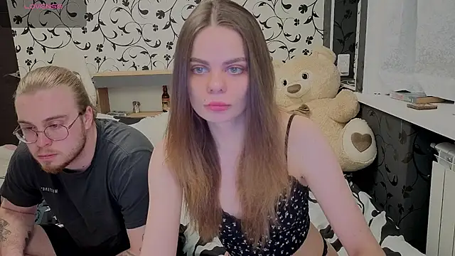 xAlisontiny online show from 10, 4, 2026