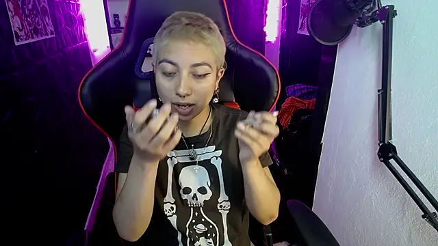 Snapshot of lunarichy22 chatting on 14, 11, 2025 lunarichy22 online show from 14, 11, 2025