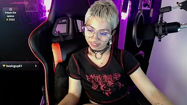 Snapshot of lunarichy22 chatting on 16, 12, 2025 lunarichy22 online show from 16, 12, 2025