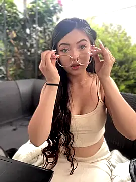 Snapshot of KyliePink_ chatting on 10, 10, 2025 KyliePink online show from 10, 10, 2025