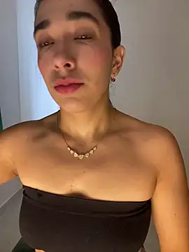 Snapshot of SabrinaEvanss_ chatting on 5, 5, 2026 SabrinaEvanss online show from 5, 5, 2026