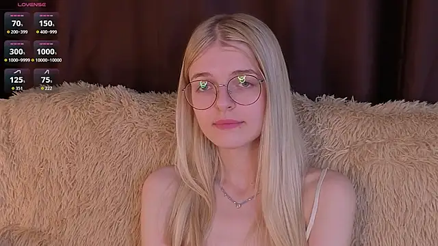 MonicaShiny online show from 17, 10, 2025