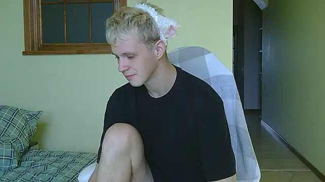 Snapshot of _Timmy_Boy_ chatting on 31, 10, 2025 Timmy Boy online show from 31, 10, 2025