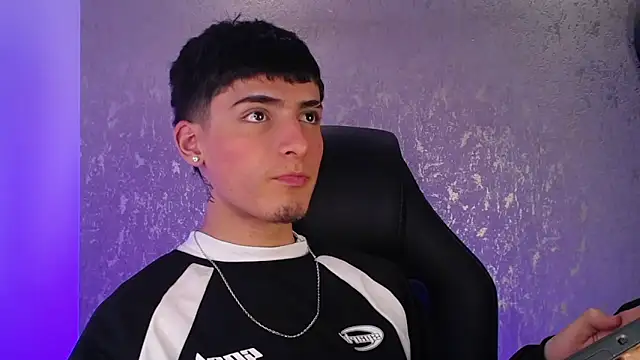 MateoMitchell online show from 24, 11, 2025