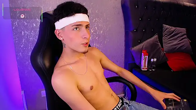 MateoMitchell online show from 15, 12, 2025