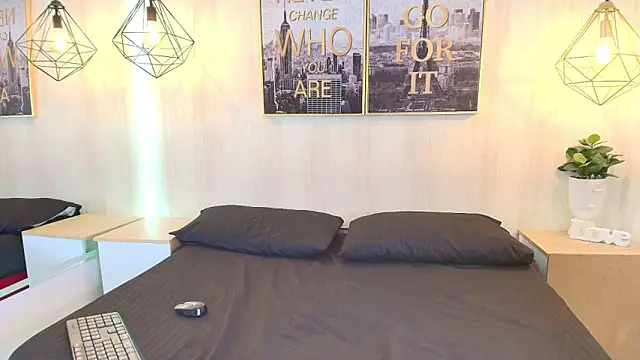 Juliie coper online show from 16, 10, 2025