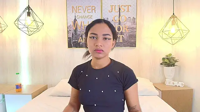 Juliie coper online show from 17, 10, 2025