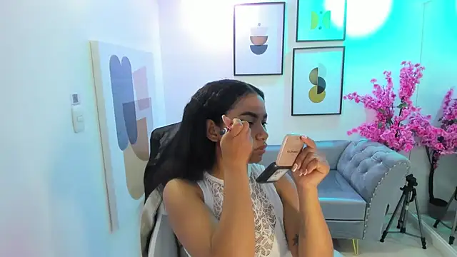 Juliie coper online show from 12, 11, 2025