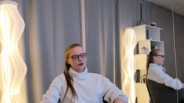 Snapshot of NohemiGilsdorf chatting on 5, 10, 2025 NohemiGilsdorf online show from 5, 10, 2025