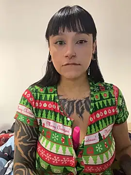 Snapshot of kyttyDanny chatting on 8, 10, 2025 kyttyDanny online show from 8, 10, 2025