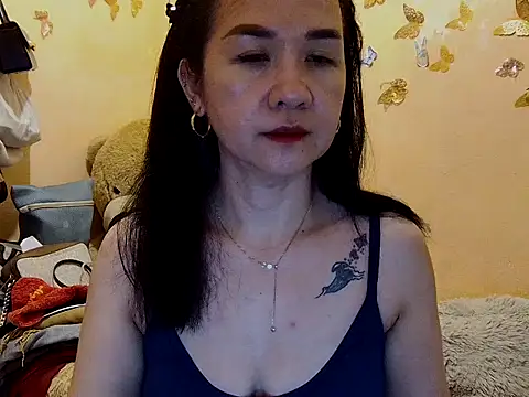 Snapshot of KissHott chatting on 12, 11, 2025 KissHott online show from 12, 11, 2025