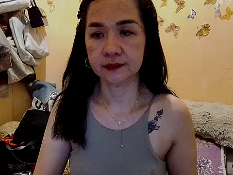 Snapshot of KissHott chatting on 13, 11, 2025 KissHott online show from 13, 11, 2025