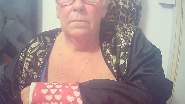 Playful MILF Demi online show from 6, 11, 2025