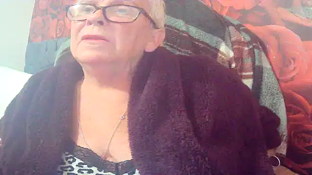 Playful MILF Demi online show from 3, 6, 2026