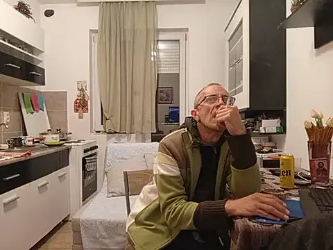 Snapshot of Jungen73 chatting on 3, 10, 2025 Jungen73 online show from 3, 10, 2025