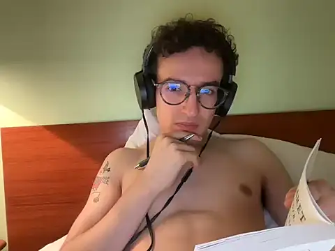 Snapshot of Poeta98@xh chatting on 3, 10, 2025 Poeta98xh online show from 3, 10, 2025