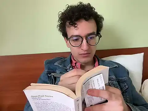 Snapshot of Poeta98@xh chatting on 4, 10, 2025 Poeta98xh online show from 4, 10, 2025