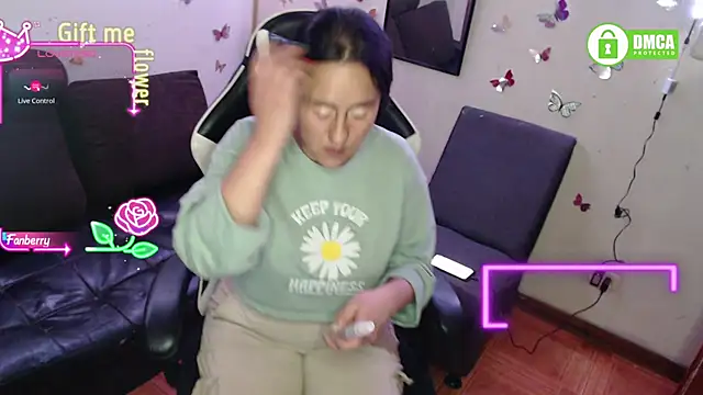 Snapshot of MelRaiise chatting on 24, 10, 2025 MelRaiise online show from 24, 10, 2025